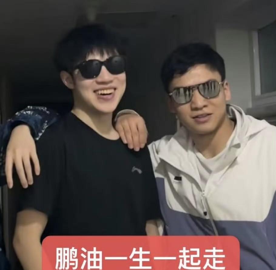 澳门冠军赛，终于有中国选手成功会师了：向鹏、黄友政看台会师！向鹏决胜局惜败弗