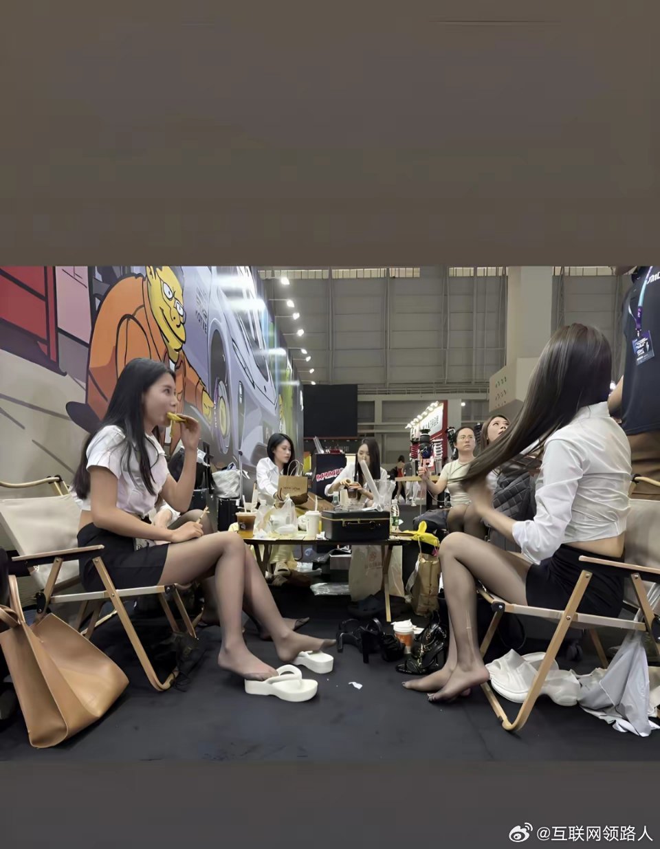 无意闯入车展后台，才知道台前光鲜的背后竟是这这样子的！！！