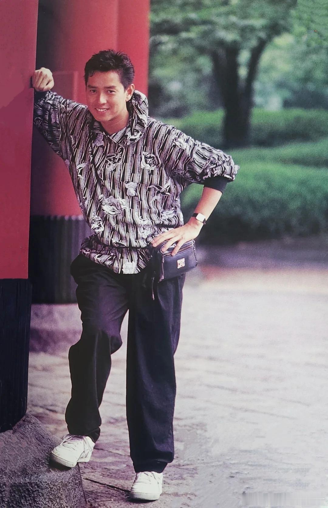 1987年37岁的谭咏麟