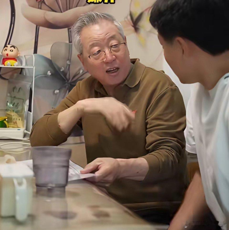 高云翔彻底的支棱起来了，不光拉上了爸爸拍短视频，现在姑姑，姑父也被他拉了进来，一