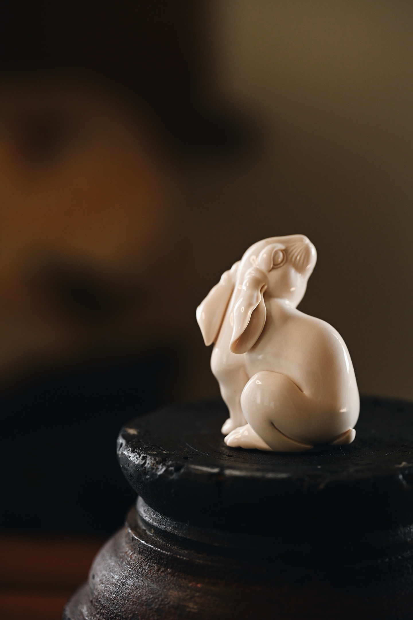 猛犸|瑞兔手把件、小摆件料质细润，雕琢玉兔大眼长耳，肥躯短尾，静中有动，造