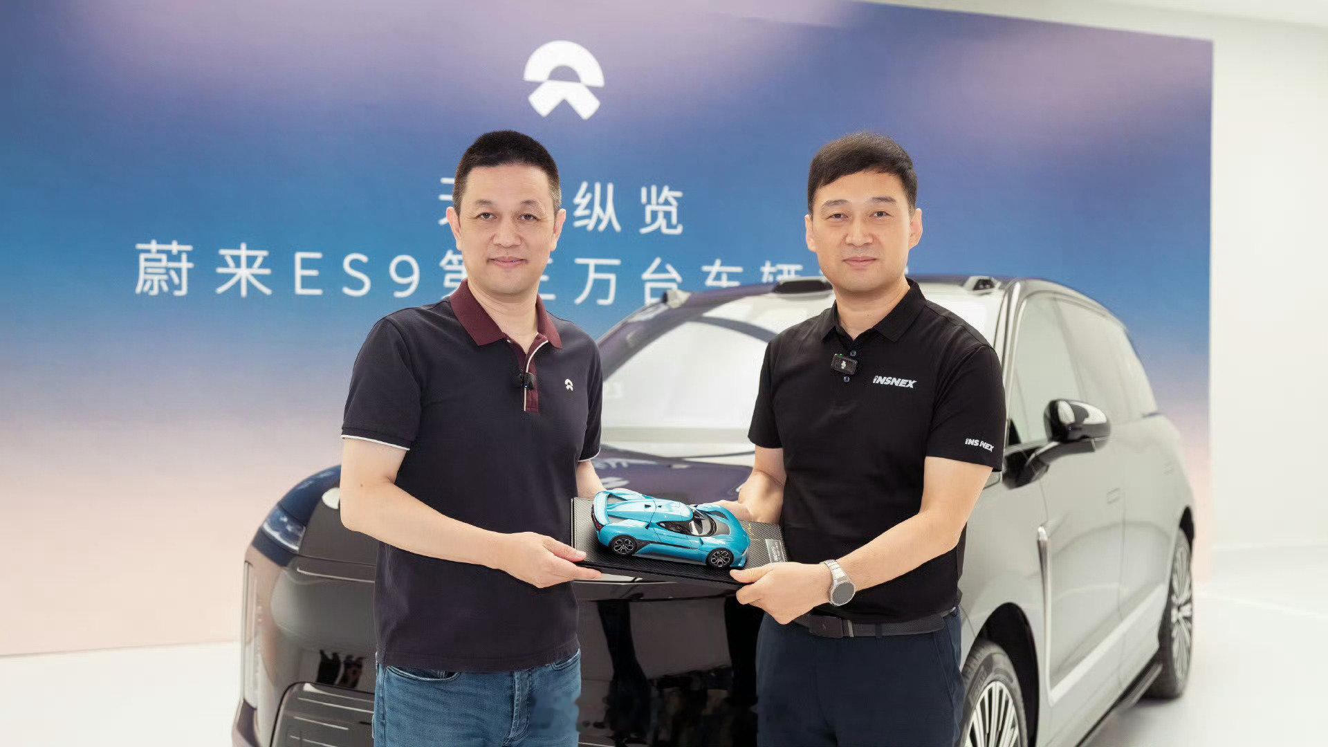 蔚来ES9用时119天完成了第30,000台新车交付。李斌亲自向ES9第30,000台用户——苏州苏