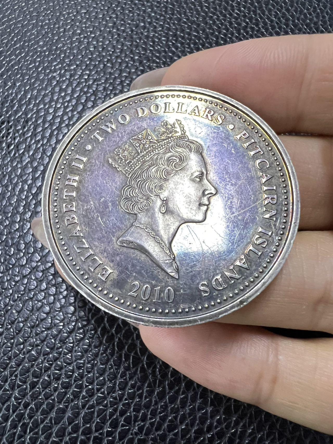 近期，中国金币集团新发行的“守护地球家园”金银纪念币，其500克半球形银币搭配3