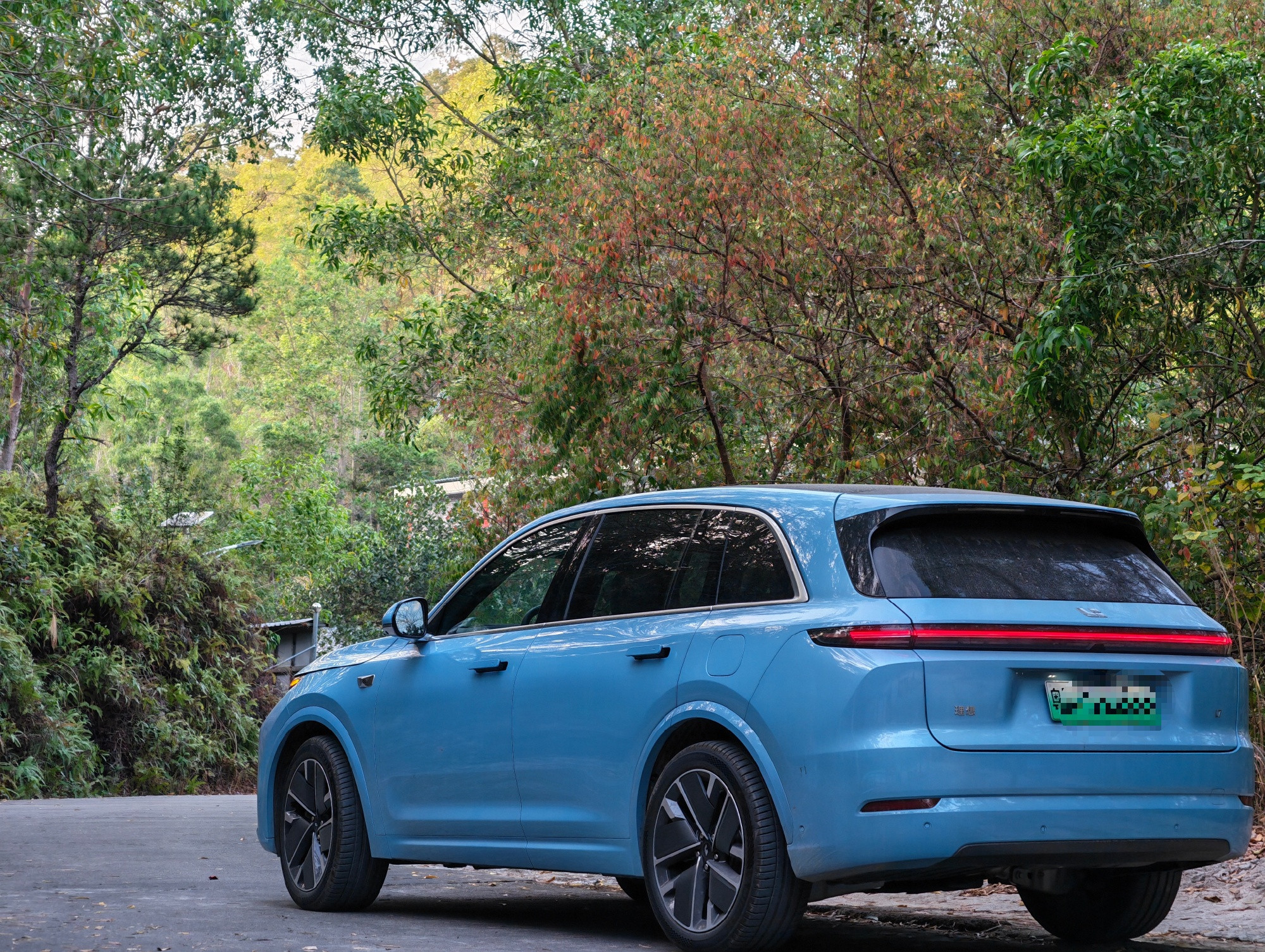 作为第一个用增程打破质疑的车企，理想完全称得上是增程教父，为什么下一代增程是3.