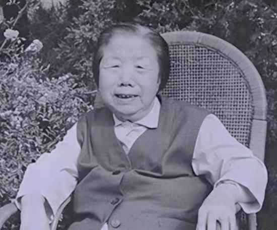 1992年，邓颖超离世，她走后，秘书赵炜向中央递交了四个请求，可中央看完请求后，