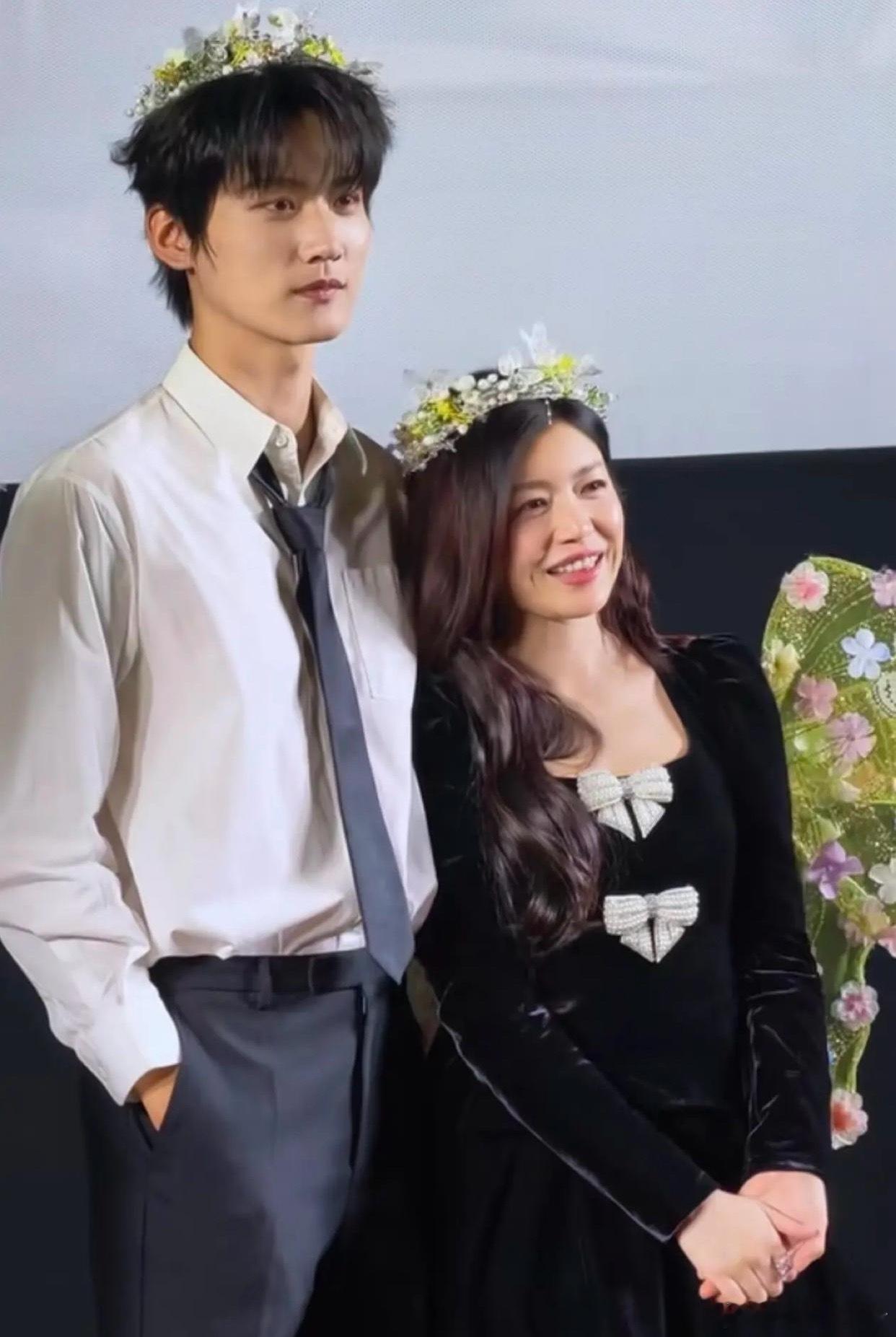 陈晓和陈妍希离婚后，两人的状态相差好大。陈妍希更加热爱社交，看演唱会看戏剧很忙碌