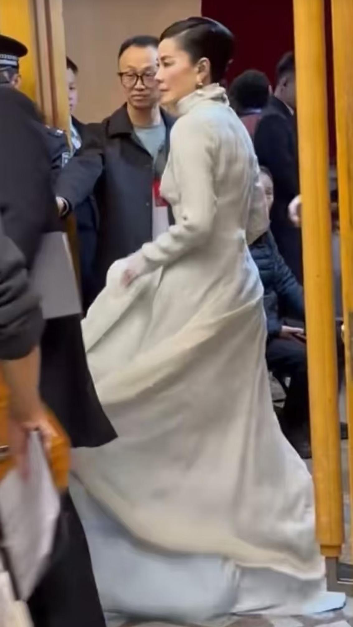 我有一个强烈的预感，李谷一后继有人了。这几年李谷一因为身体抱恙都没有参加