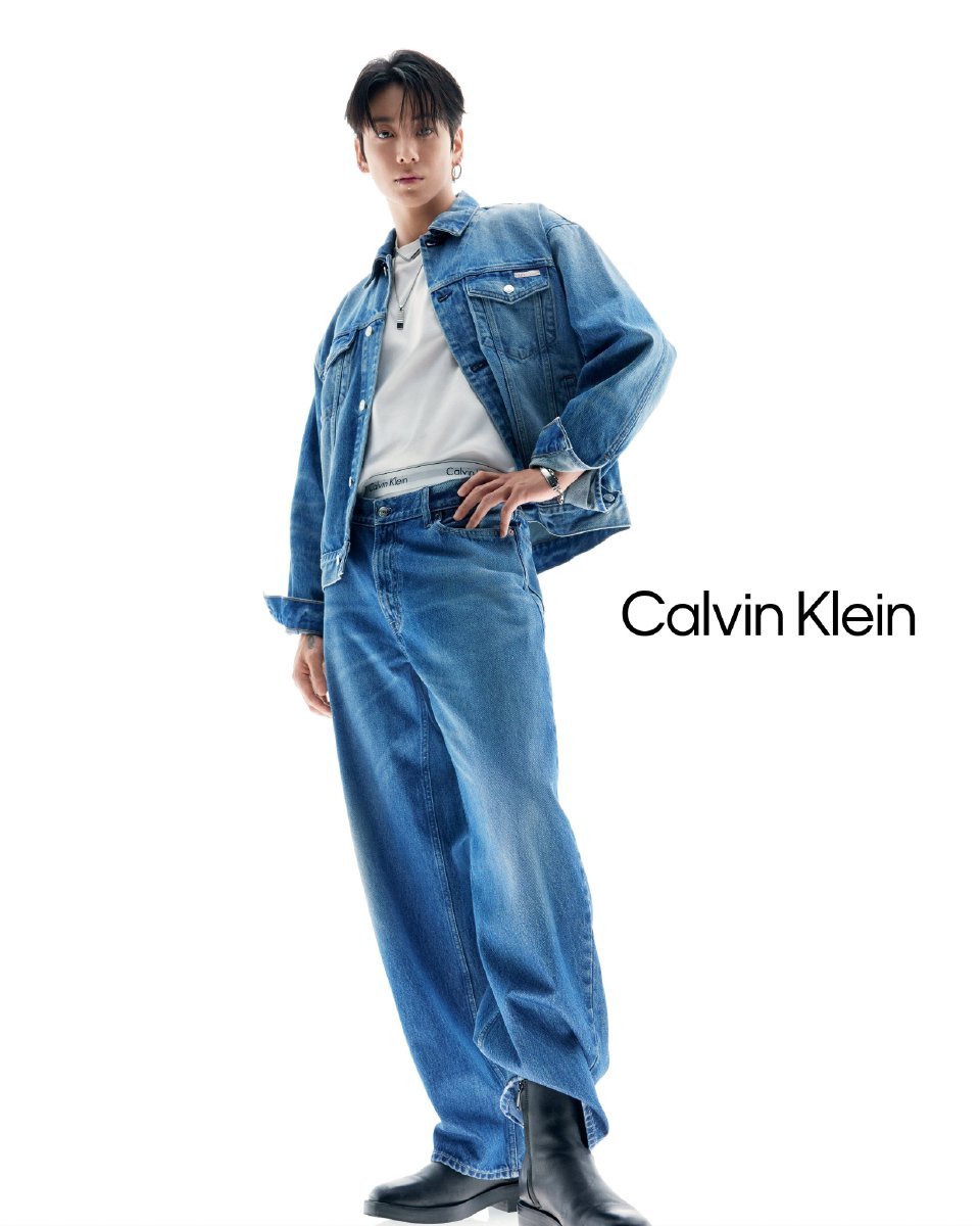 田柾国CK大片CalvinKlein发布丹宁系列广告大片田柾国与摄影师Mer