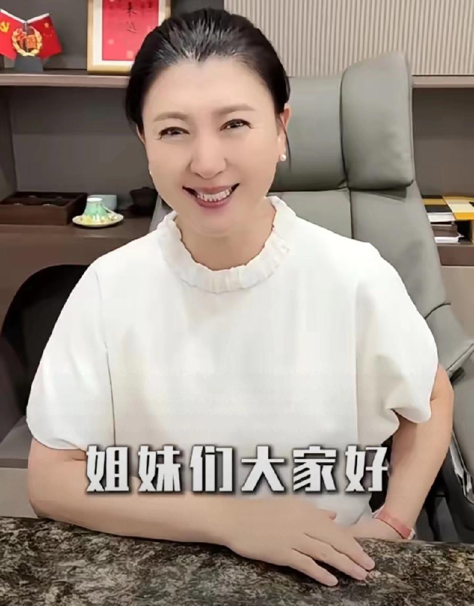 闫学晶真不拿网友当外人。自己儿子儿媳孙子全都晒给网友。平时吃的啥，住的房子，消
