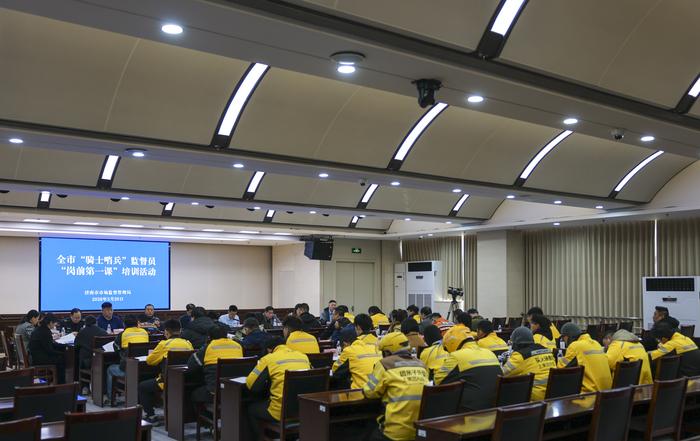 城市“骑士”变身“哨兵”，济南为网约配送员开讲“岗前第一课”！近日，济南市市场监