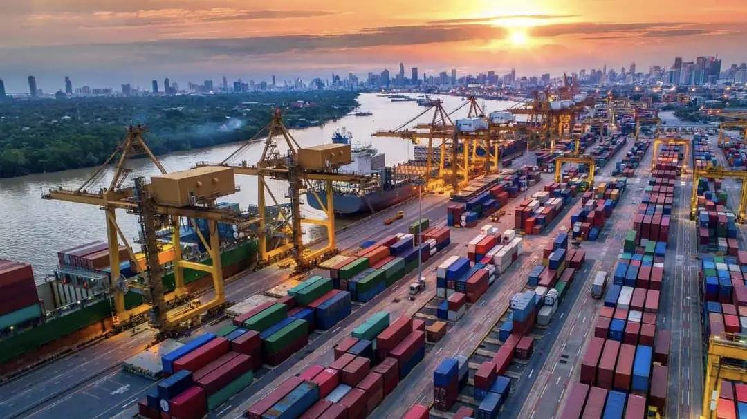 今年国内上演的这场商战，精彩程度不亚于去年中国1亿吨大豆引爆三国杀！ 谁也没