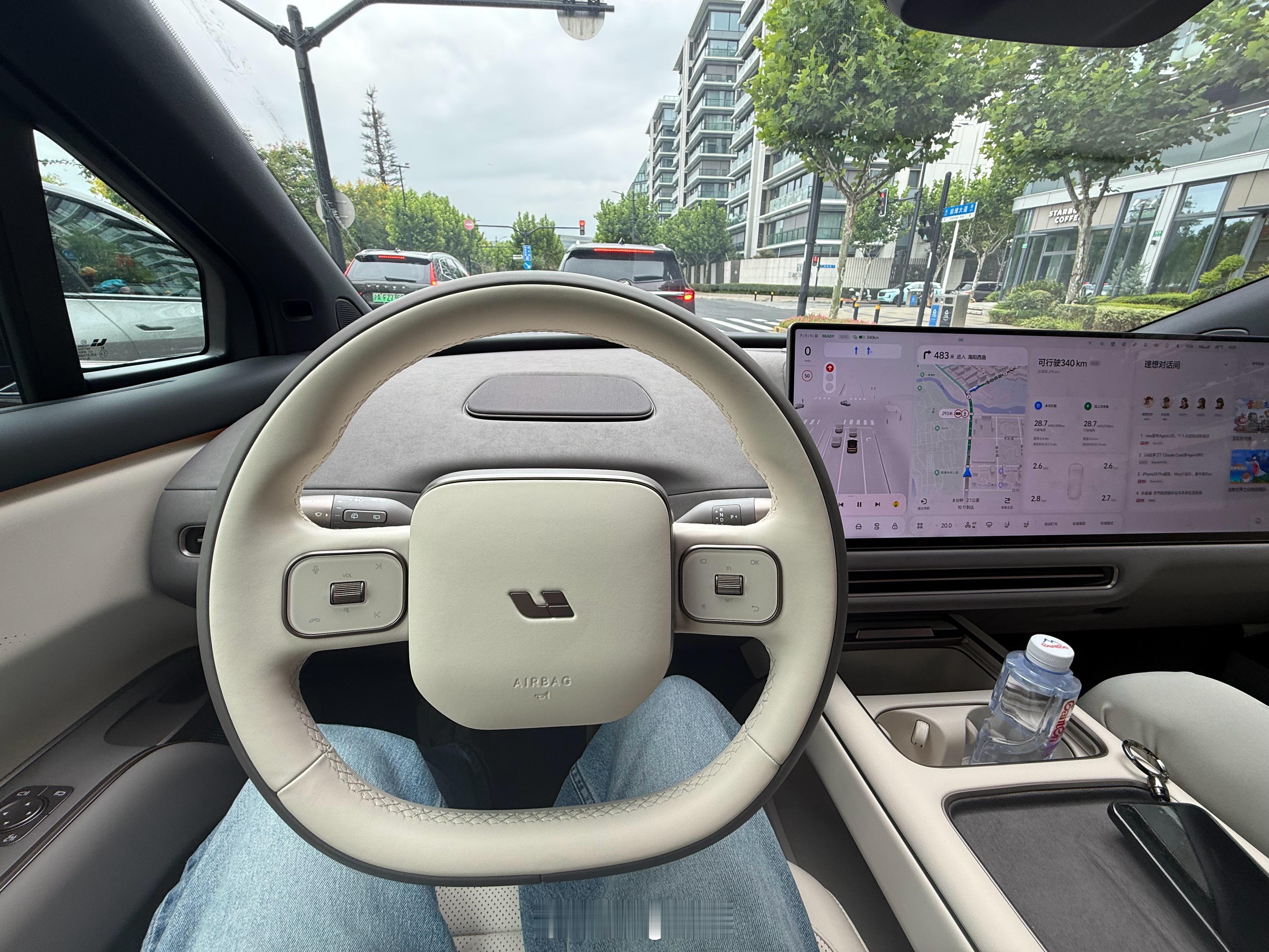理想i9Home开起来怎么样？一上手，就是一台很“理想”的车。怎么理解这句话呢