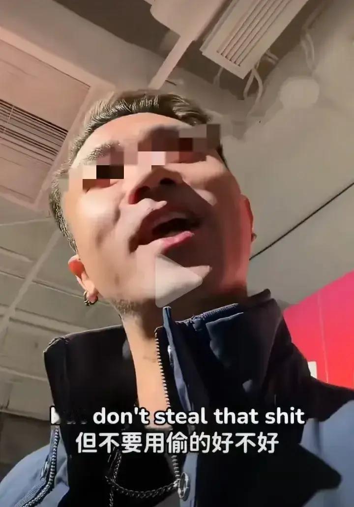 刷到个离谱段子，说歌手在商演把2200块的羽绒服弄丢，还闹上热搜。我翻遍微博