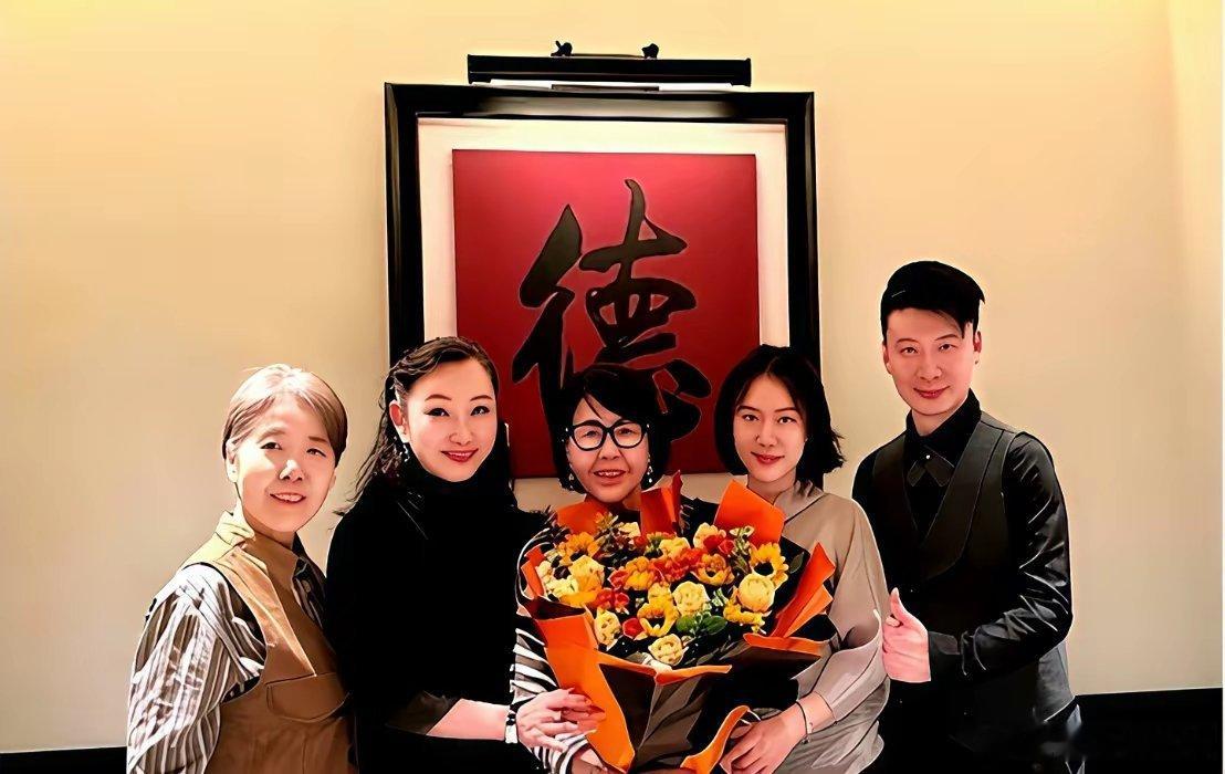 杨振宁去世9个月后，很多人以为翁帆早就带着18亿遗产远赴英国定居了，结果最新曝光
