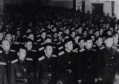 1955年授衔他只够大校，毛伟人看到名字皱眉，提笔改成中将这份授衔名单送到