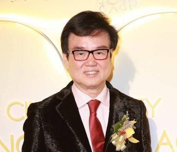 2026年5月22日，79岁香港资深导演黄百鸣被裁定内幕交易罪成立。2017年他