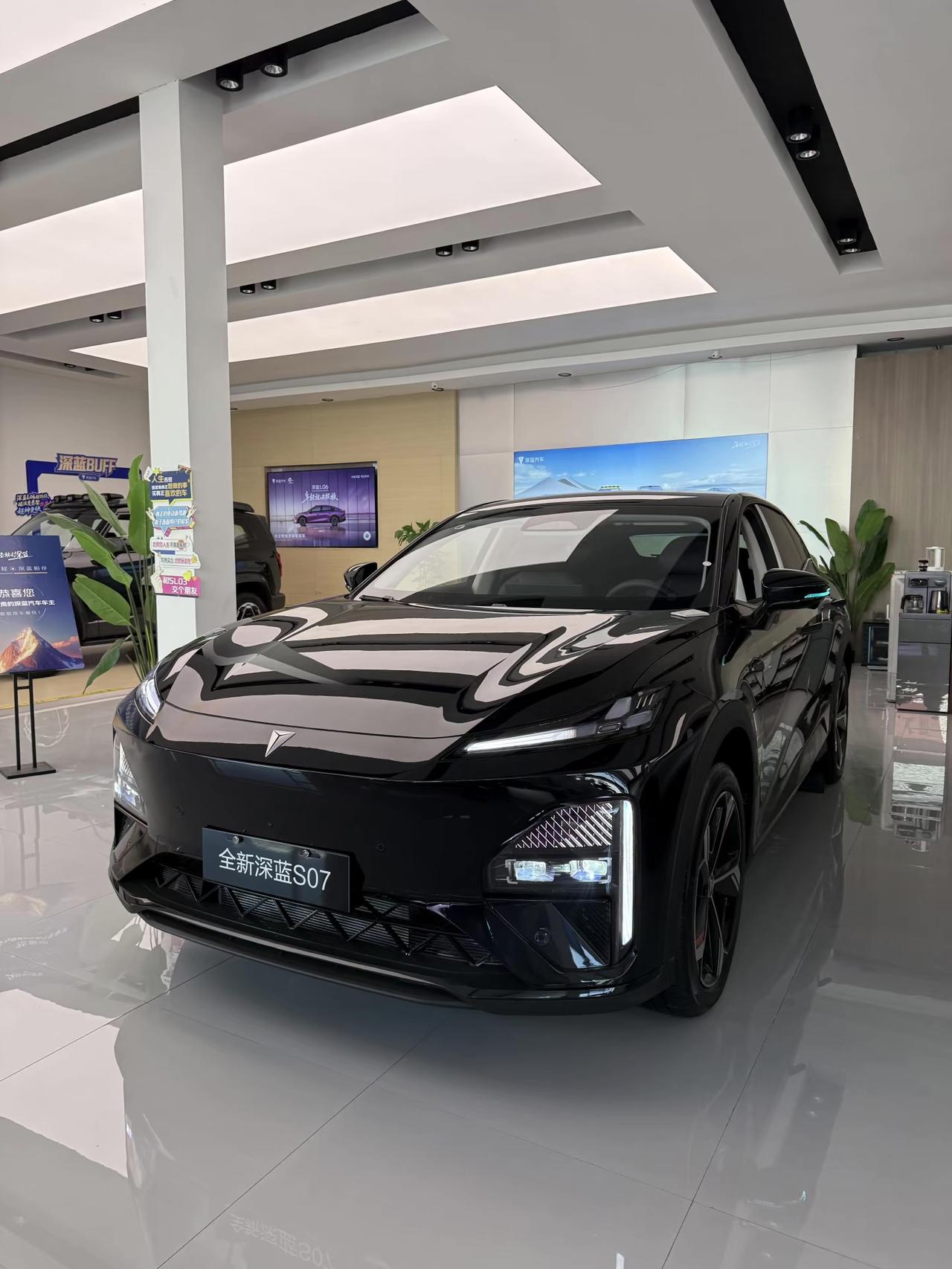 到底是说长安深蓝底盘差、智驾不行的？[笑着哭]最近去试驾了长安深蓝S07华为乾坤智