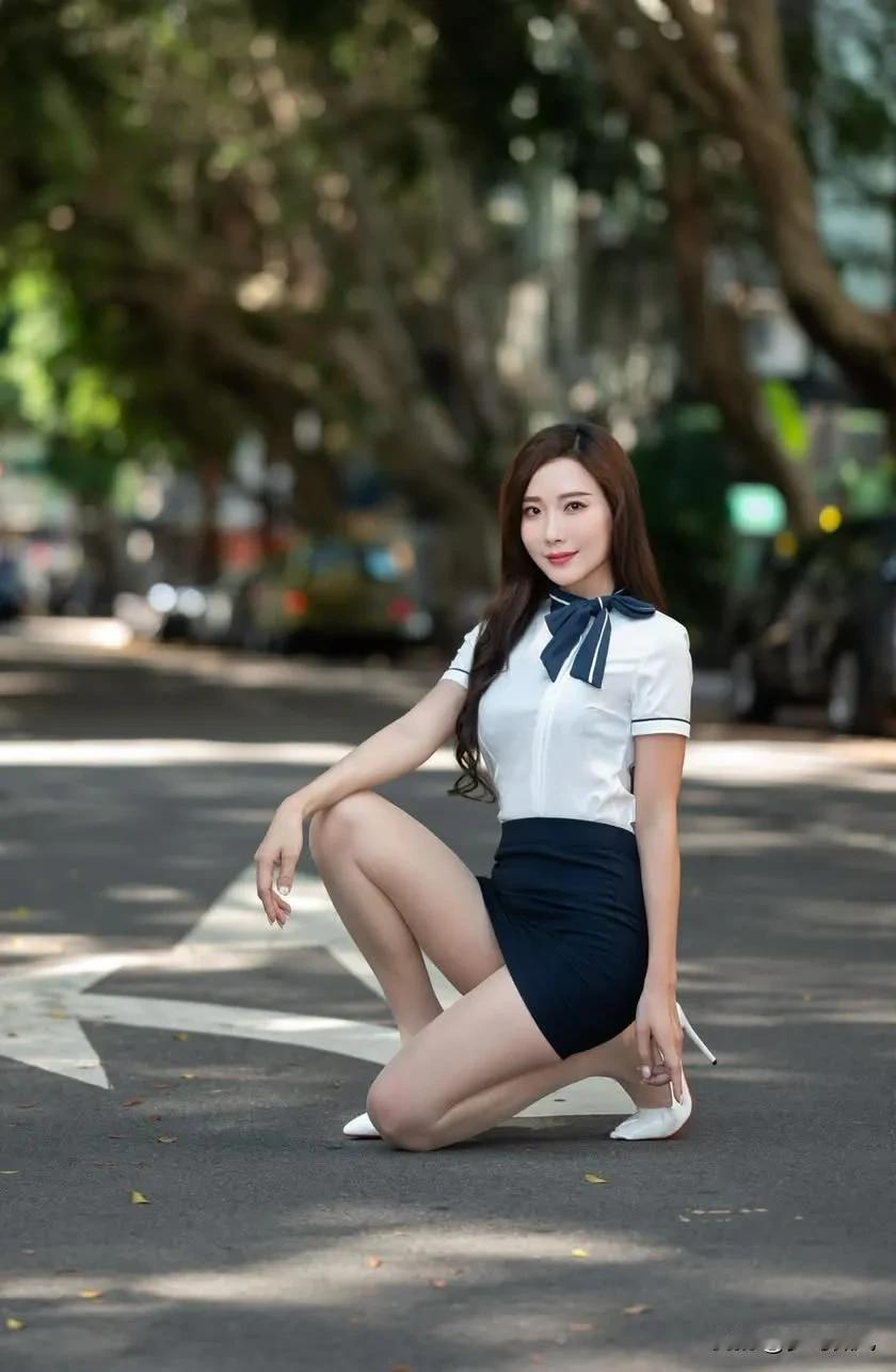 你说你喜欢雨，后来下雨的时候，我总看见你在看天上。你说你喜欢风，后来满城飞花漫卷