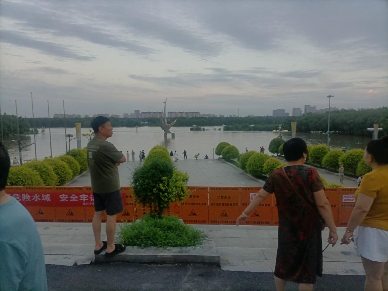 强奸、通奸、嫖娼法律区别———1．强奸：违背对方意愿强行发生关系，属于刑