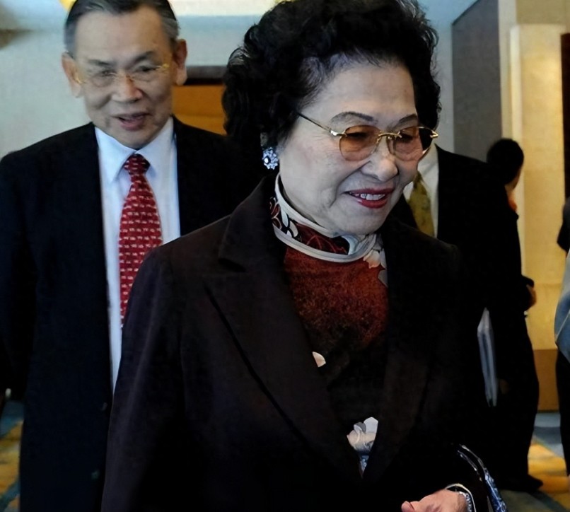 钱再多有什么用？千亿家产换不来亲情。 因果轮回，造孽钱挣的太多了。 如果