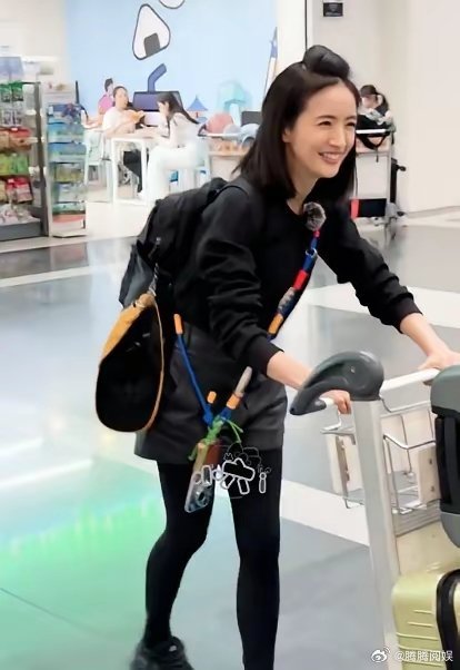 《华少8》阵容依旧强大，不但有吴君如、殷桃，还请到了林依晨。林依晨是小个子女生代