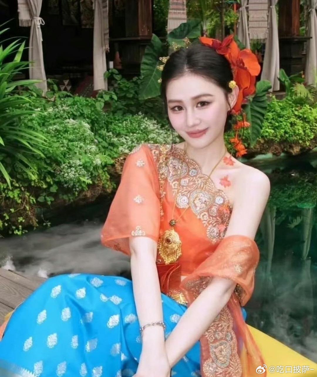 金靖瘦了之后五官都清晰了，现在眼睛都变大了。能进娱乐圈的脸就是不一样