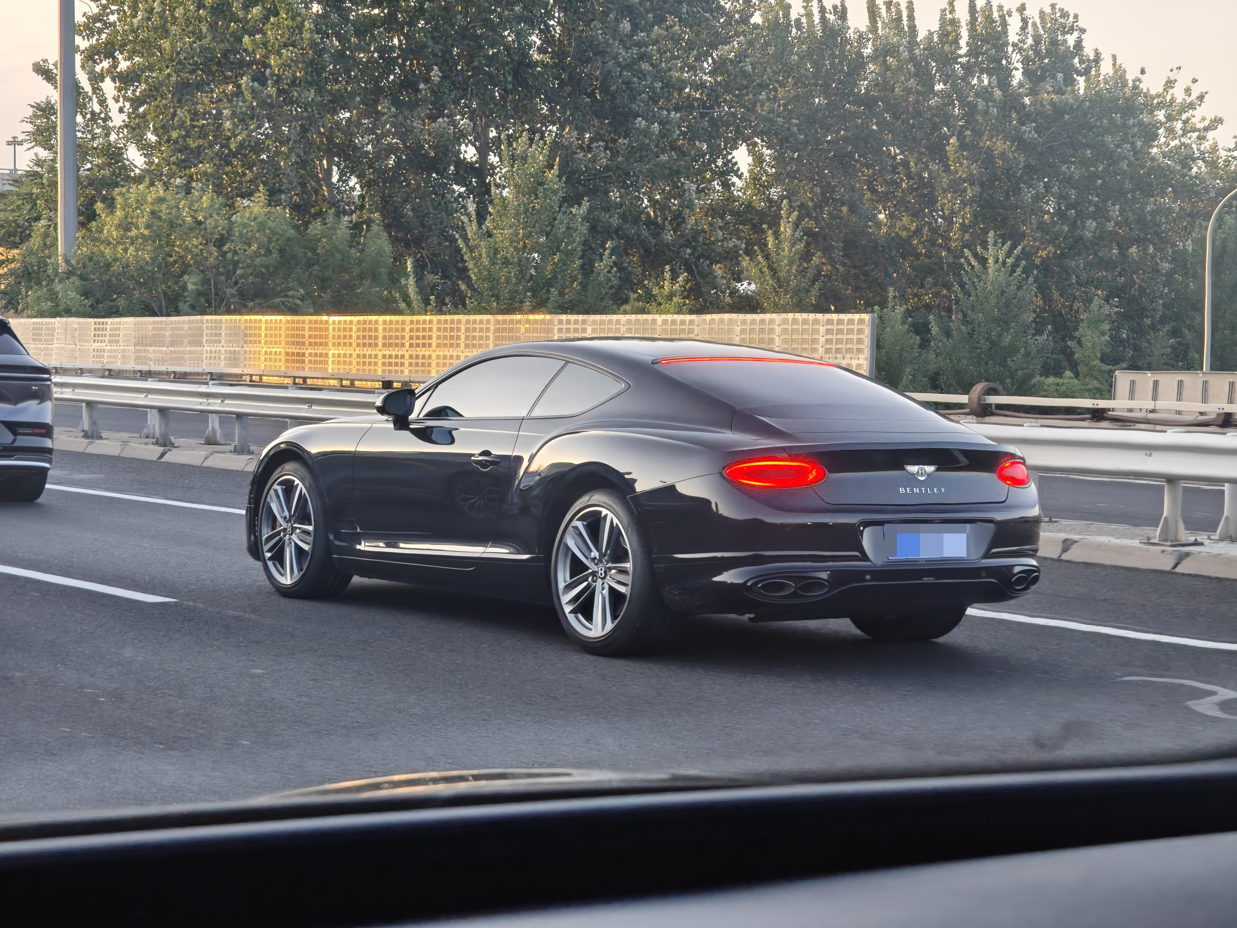 黑色大GT