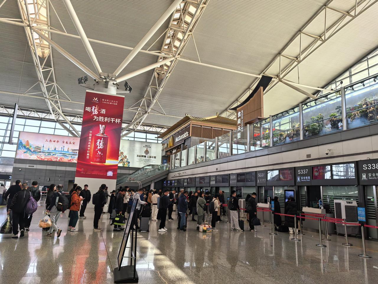 今天，从西安咸阳国际机场乘飞机到广州。下飞机一看，还真的差别很大。在西安，虽