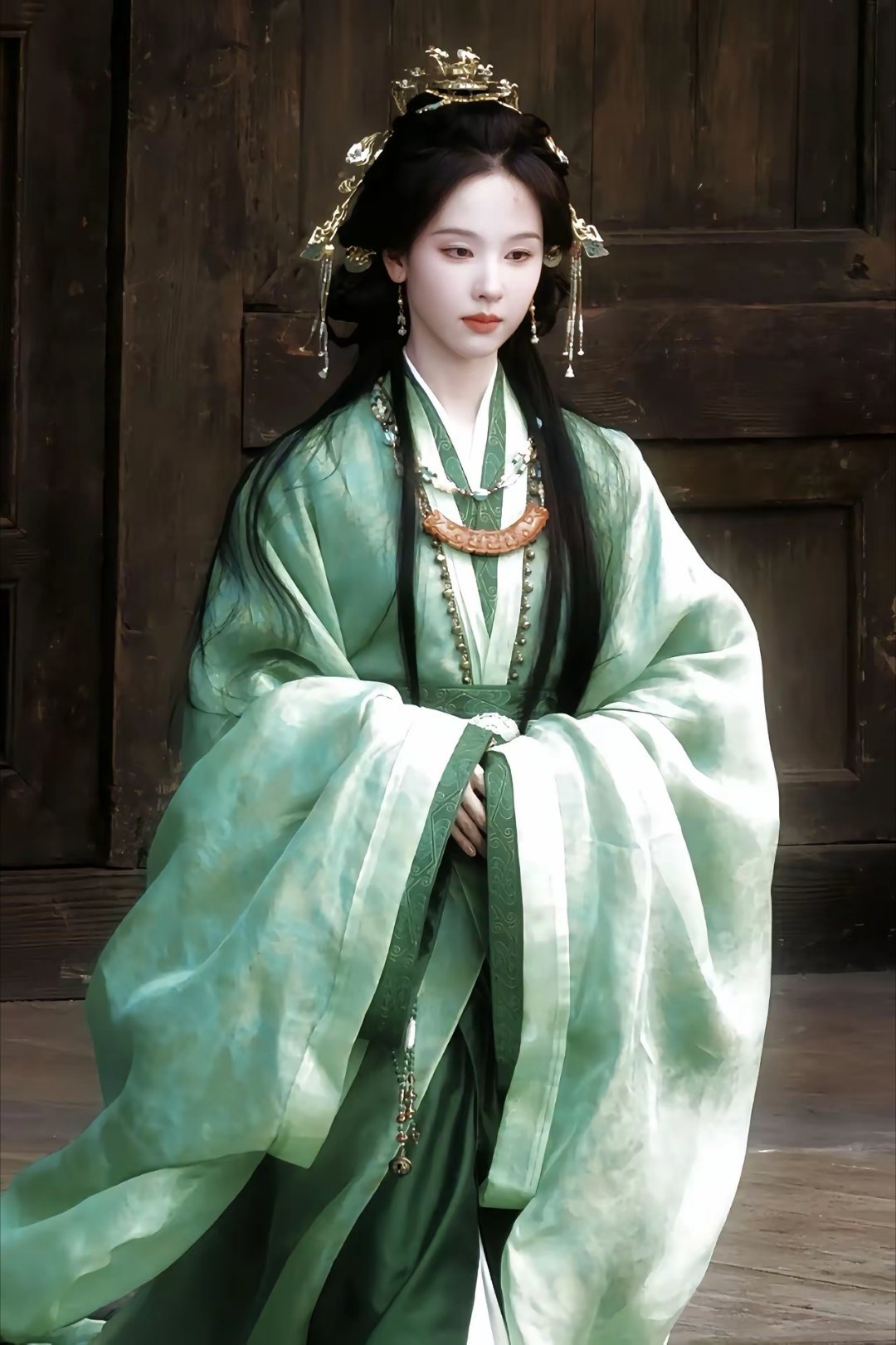 第一次这么直观感受到陈都灵的美！两套同样的古装造型陈都灵、田曦薇、刘些宁三位小花