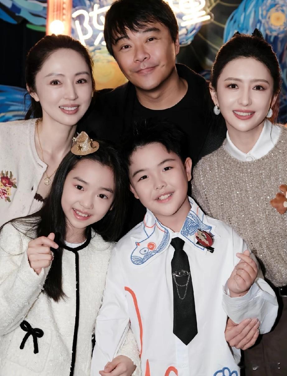 陈思诚，终于露脸了，朵朵十岁生日怎么能少了爸爸那，酒窝和董璇也来了，朵朵和陈思诚