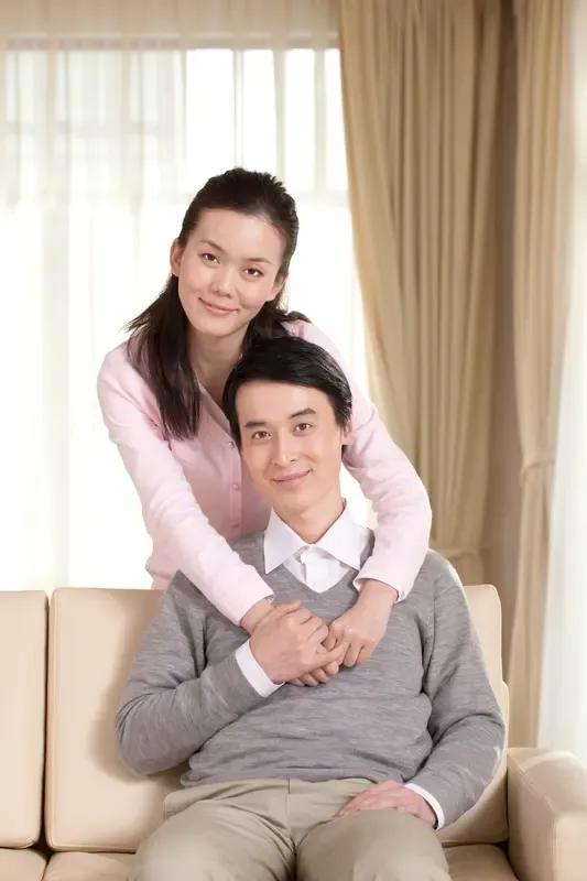 奉劝大家一句，还是不要出轨的好。同事的儿子被发现肉体出轨，同事已经约谈他，结果
