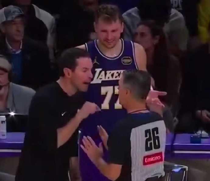 就雷迪克指着裁判骂的架势，泰伦卢就做不出来！很多快船球迷诟病泰伦卢，除了战术