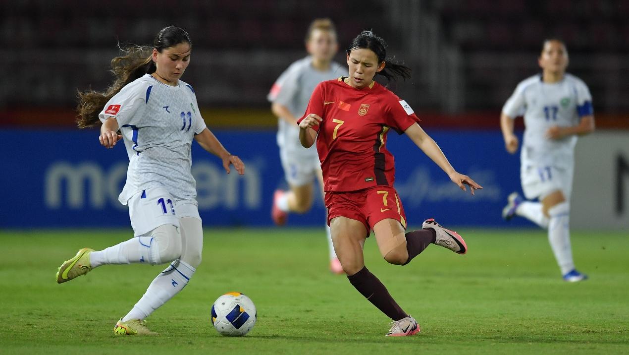 中国U20女足0-2负日本，2名队员踢得好。4月15日，中国U20女足在亚洲杯