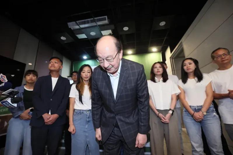 民进党内乱开始了！“绿委”邱议莹向赖清德开出党内第一枪。 2025年8月23