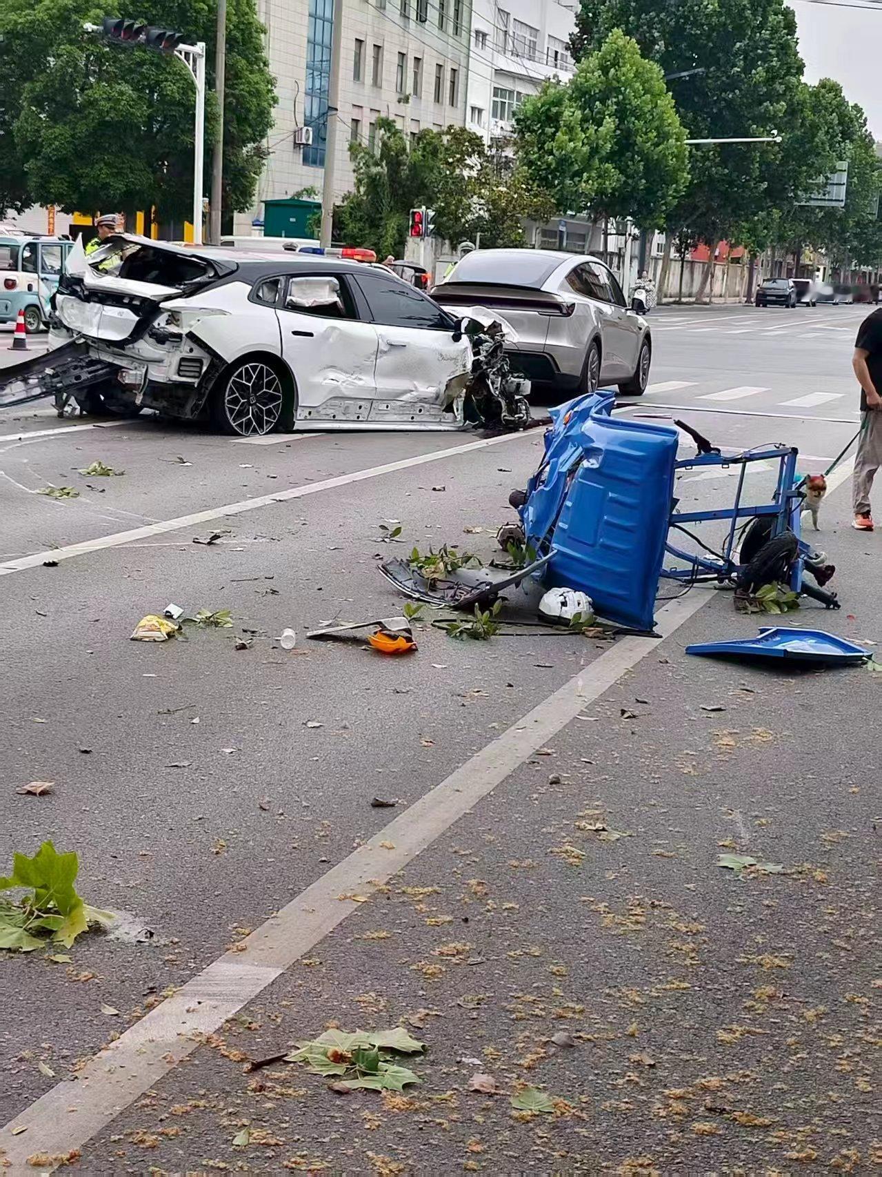 江苏连云港灌南县这起事故通报，看得人心里发堵。23岁的极氪001女车主醉驾超