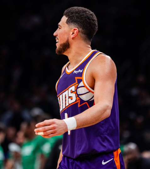 怪不得谁格林今天没有三分，最后也被牛爷爷看的死死的出来接球大概率也是打铁