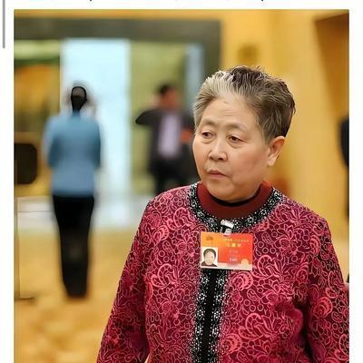 1996年，老干妈创始人陶华碧，四处求人提供玻璃瓶，可因为规模小被所有人拒绝，只