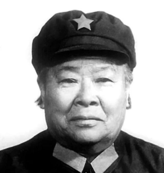 1937年，周子昆和何子友新婚，许世友看了一眼何子友，忍不住对周子昆说：