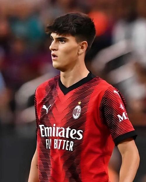 巴萨想要“巴萨”,很难!最近,19岁年轻的巴尔特萨吉在米兰接连出场,引起了西甲