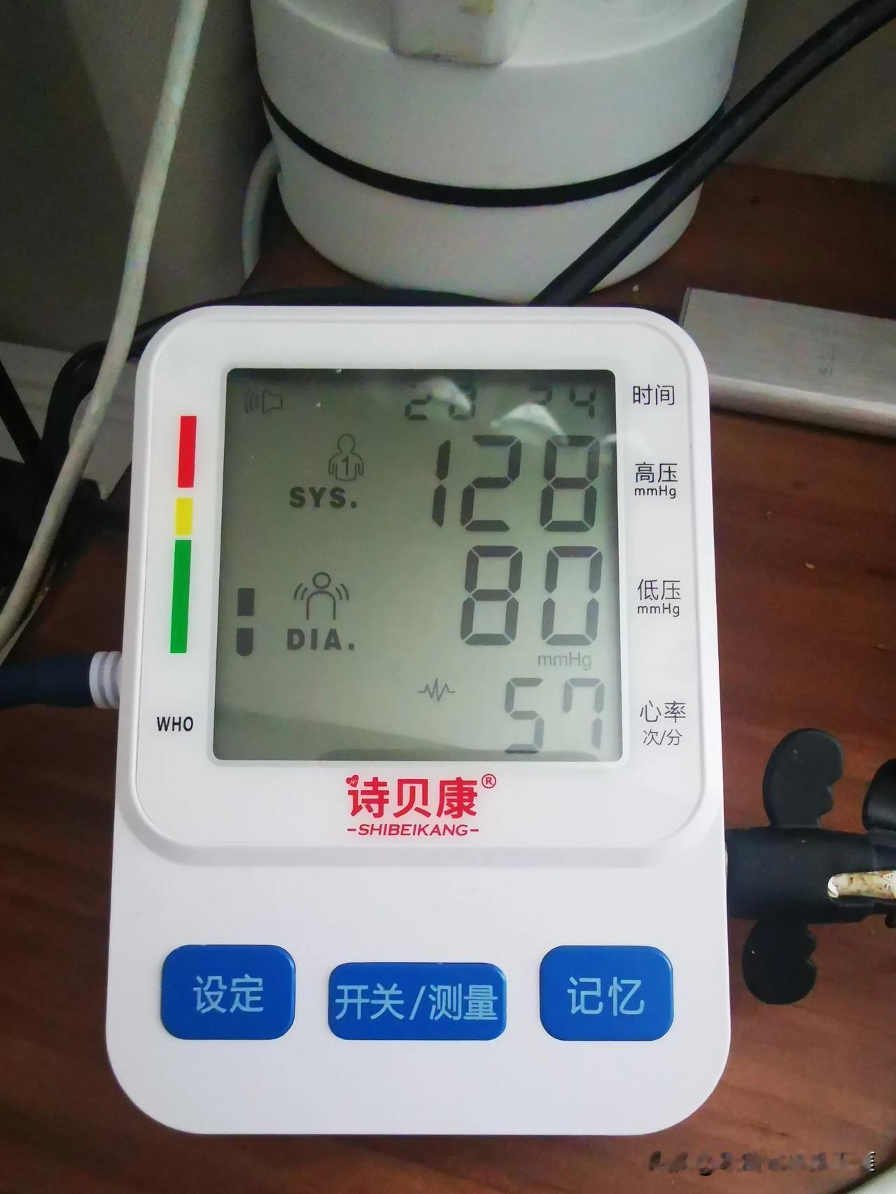65年的，抽点烟，不喝酒，喝点咖啡，走走路，做做家务，除了吃黑米饭，其他没忌口，