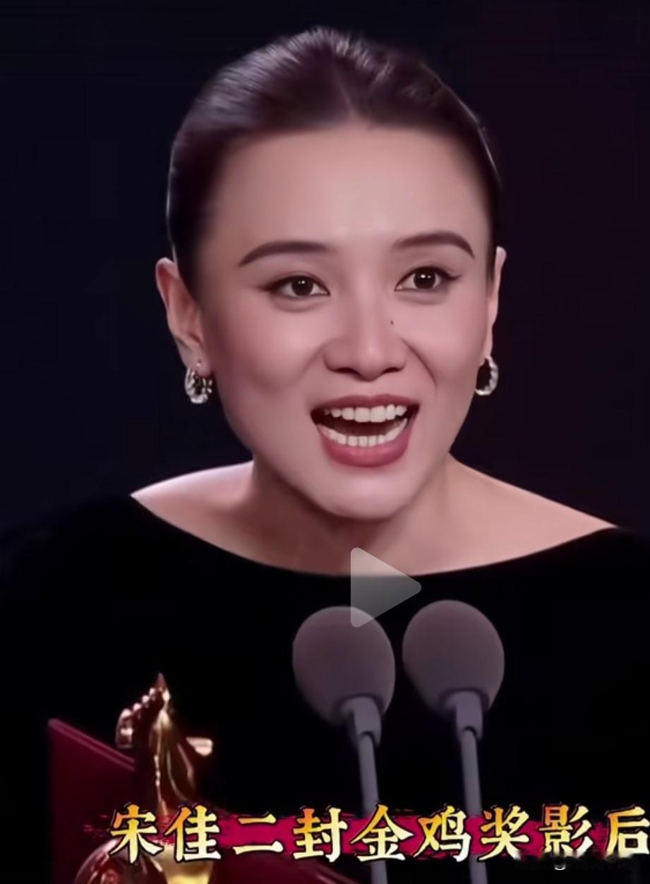 虽然不关心娱乐圈，但我还是得夸一夸宋佳，没看过她演的任何一部剧，只是单纯凭感觉看