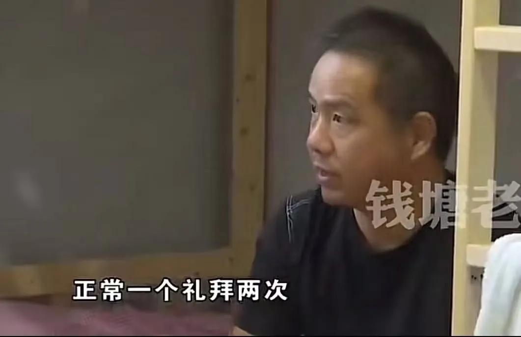 这种情况，放在任何一段婚姻里，都是非常不正常、也很伤人的信号，长期下去基本等于名