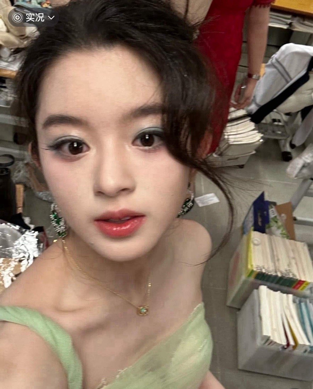 黄杨钿甜戴的Graff耳环，听说要230万！还是从她妈妈那儿拿的，妥妥的富家女日