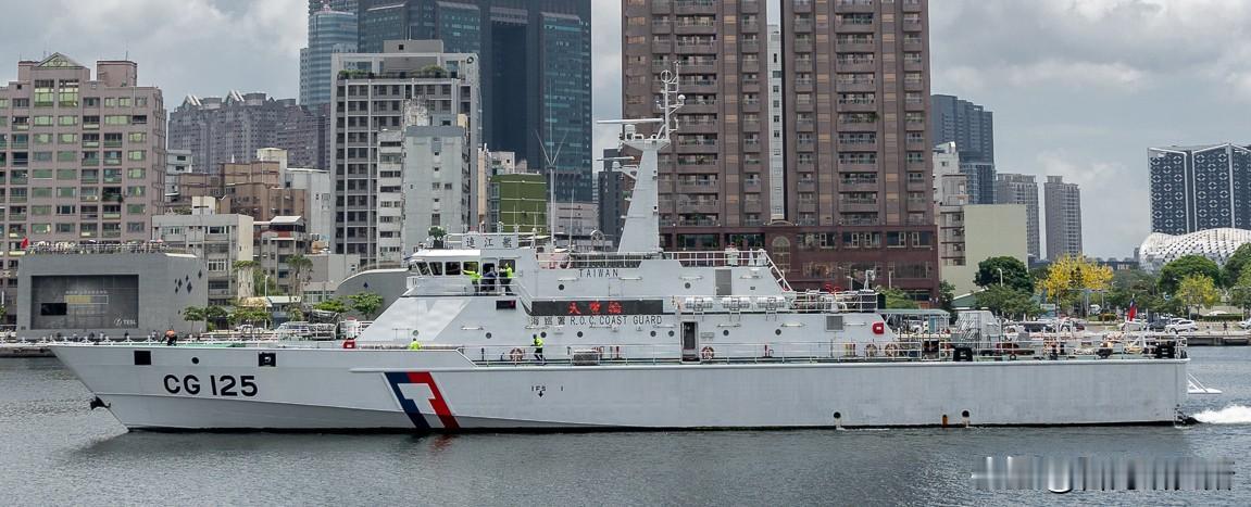 正式移交了台湾送给菲律宾海巡船就是原来的金门舰该舰排水680吨左右航速