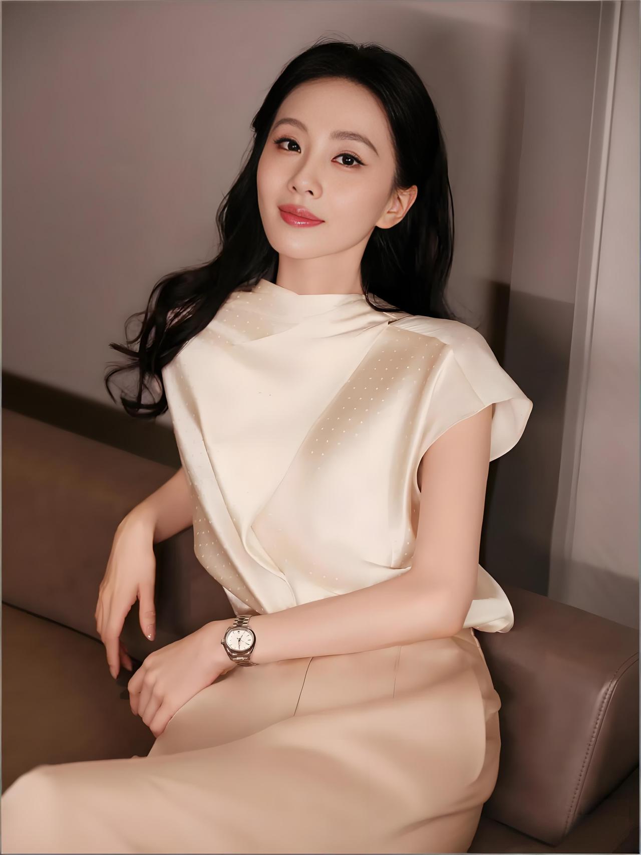 第一、气质穿搭的本质气质穿搭不是追逐潮流，而是让衣服成为你内在修养的外在表达