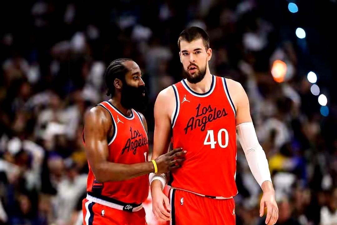 快船球迷终于等到好消息！两条动态直接给三连败的球队打了强心针！一是莱昂纳德确