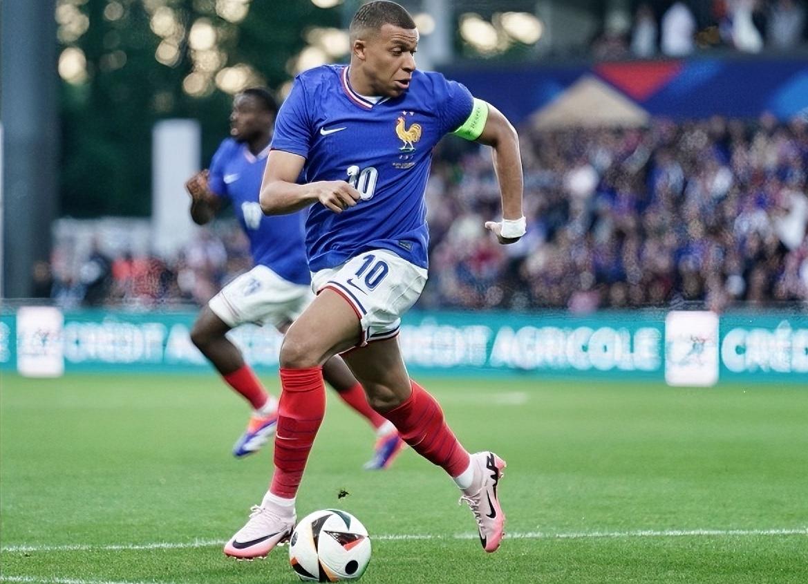 姆巴佩：适合打反击，中场组织不行，不知阿隆索看你这场比赛没？？？坎特：你身上还