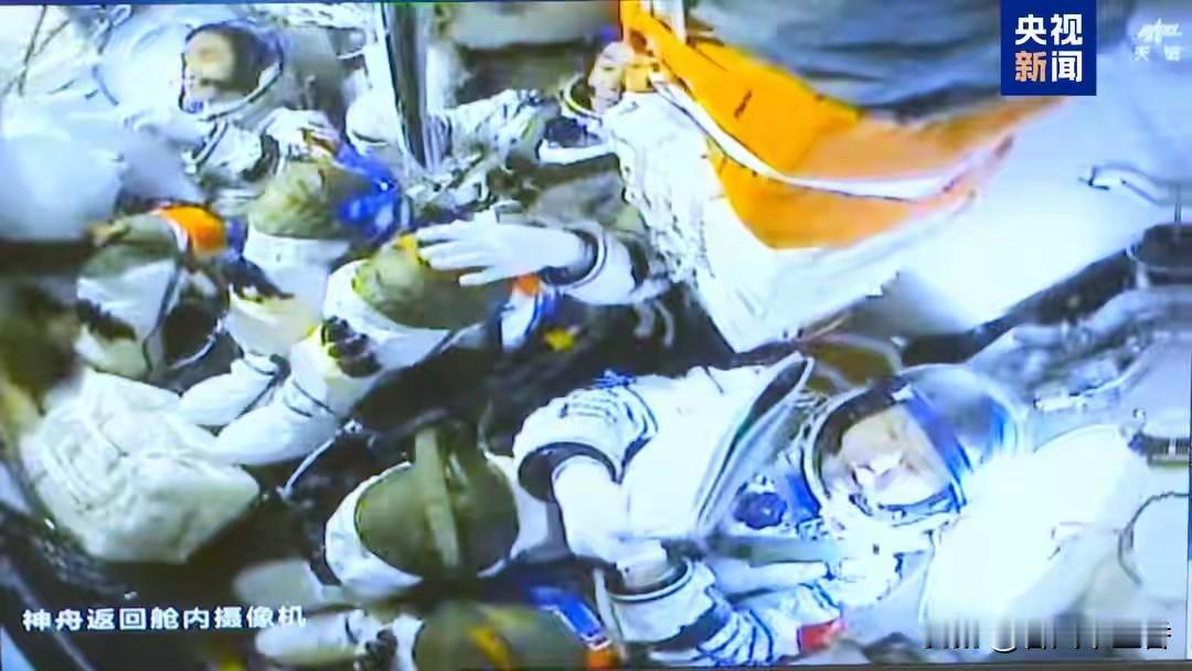 11月14日11时14分，航天领域迎来大消息！神舟二十一号载人飞船与空间站组合体