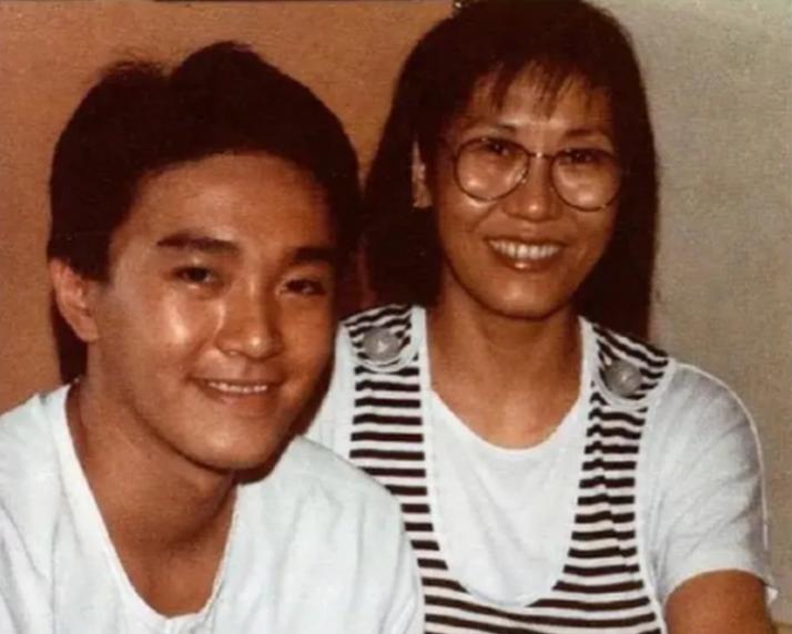 1957年广东女孩凌宝儿冒险越境往香港谋生，在香港无亲无故，她嫁给贫民周驿尚，生