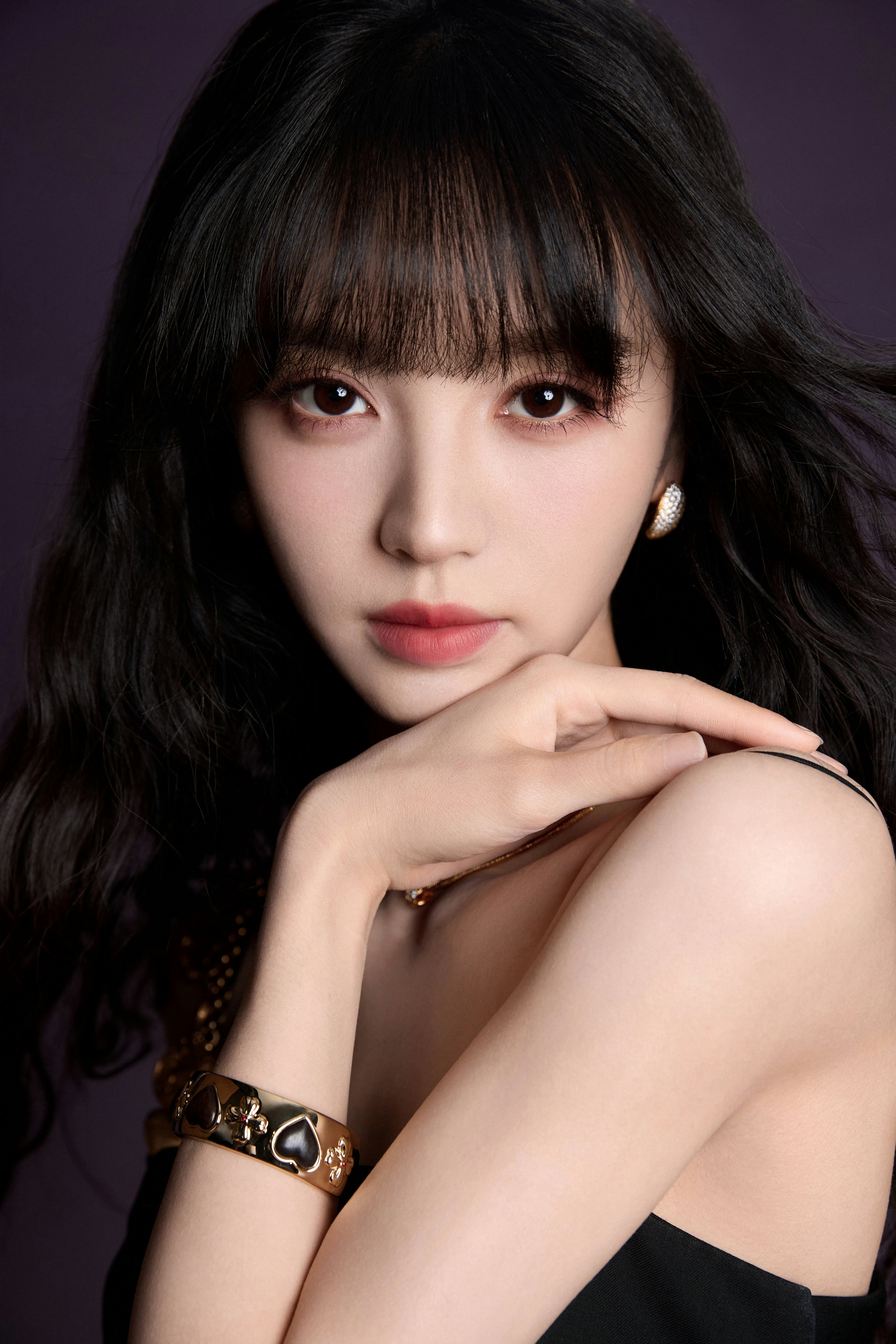 田曦薇短裙展示修长美腿